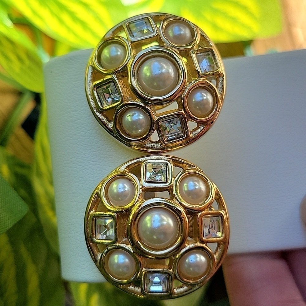Givenchy Vintage Gold Rhinestone Pearl Circle Clip On Earrings Mob Wife - Picture 5 of 10